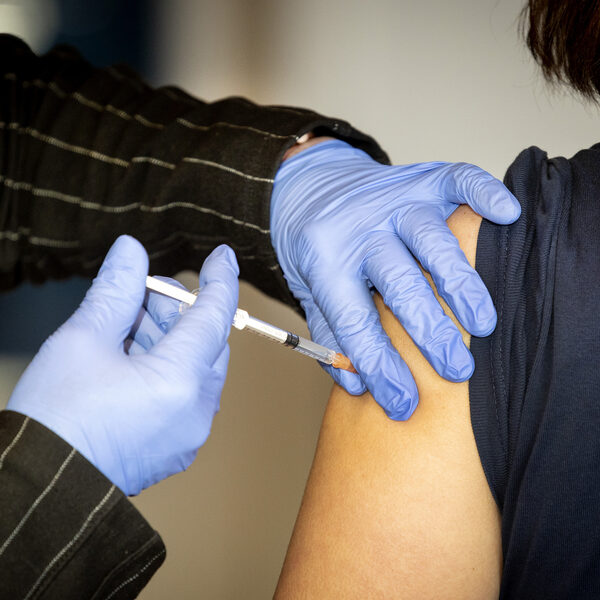 OMT-lid Kluytmans: 'De zorg is de nieuwe bottleneck'