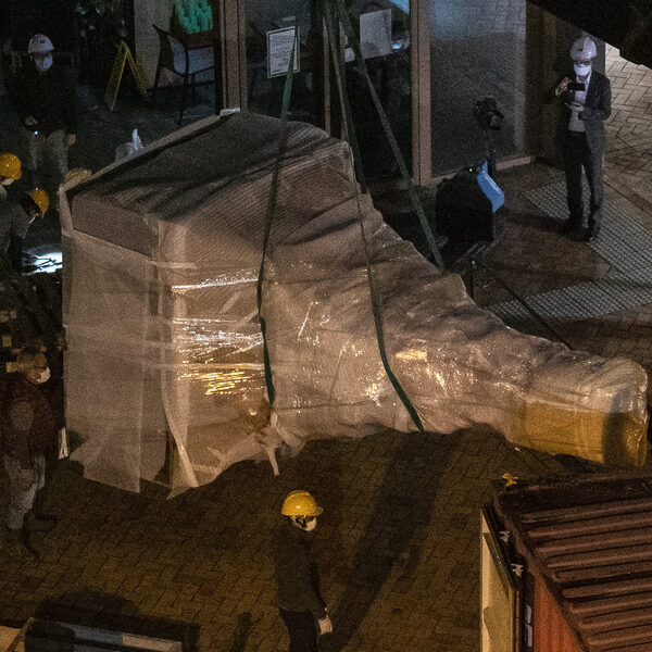 Beeld voor slachtoffers bloedbad Tiananmenplein weggehaald in Hongkong: 'Het wordt taboe'