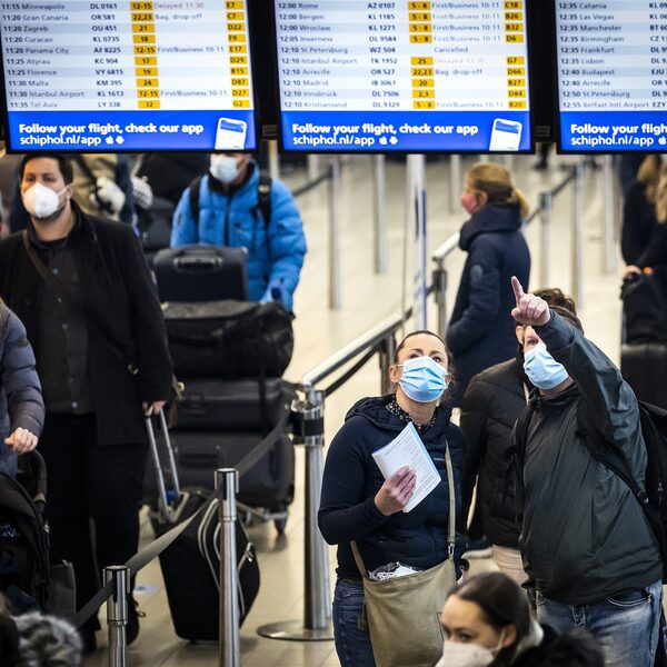 We gaan weer massaal op vakantie: 'Corona ligt nog niet achter ons, maar het is wel veel minder aanwezig'