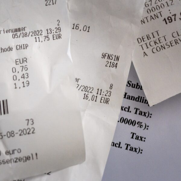 Voor het eerst in 1,5 jaar daalt de inflatie, maar prijzen blijven hoog