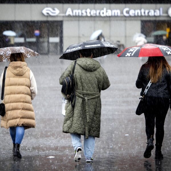 Alledaagse Vragen – Kun je een regenbui laten stoppen?