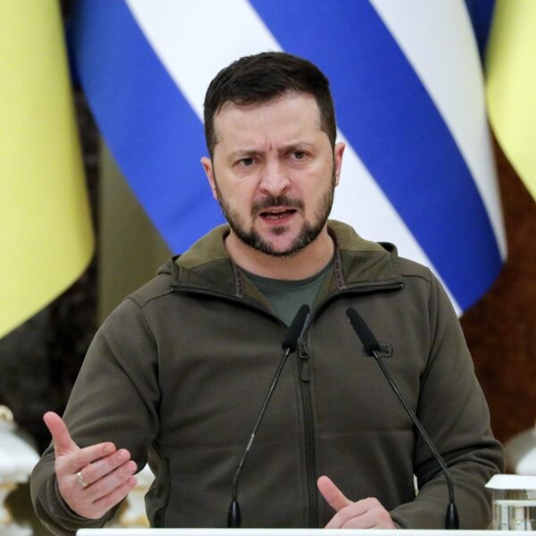 Zelensky 'laat het strijdtoneel even onbeheerd achter' en gaat naar de VS