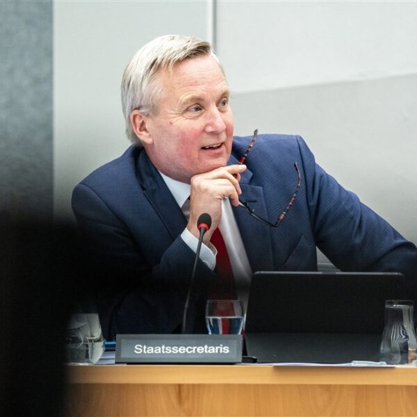 Stand.nl: 'De asielwet is een kabinetscrisis waard'