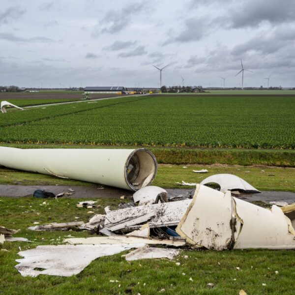 Deel van windmolen afgebroken bij Zeewolde, hoe kan zoiets gebeuren?