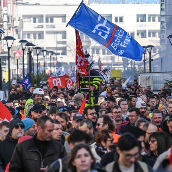 Podcast De Dag: de middelvinger van Macron