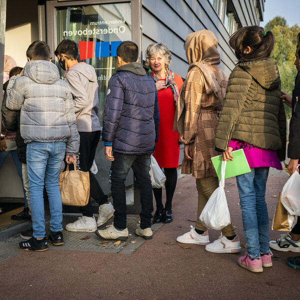 116 Afghaanse kinderen naar nieuwe, tijdelijke basisschool: 'Vanaf dag één spreken we Nederlands'