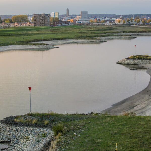 Wijkagenten over hangjongeren in Presikhaaf: 'Wij zien vaak pas signalen als het al te ver is'