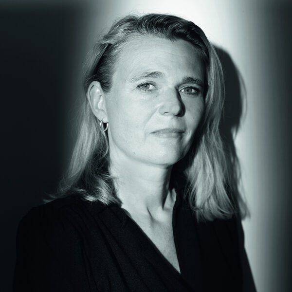 Na neergesabeld te zijn als romanschrijver is Cindy Hoetmer terug, met succes