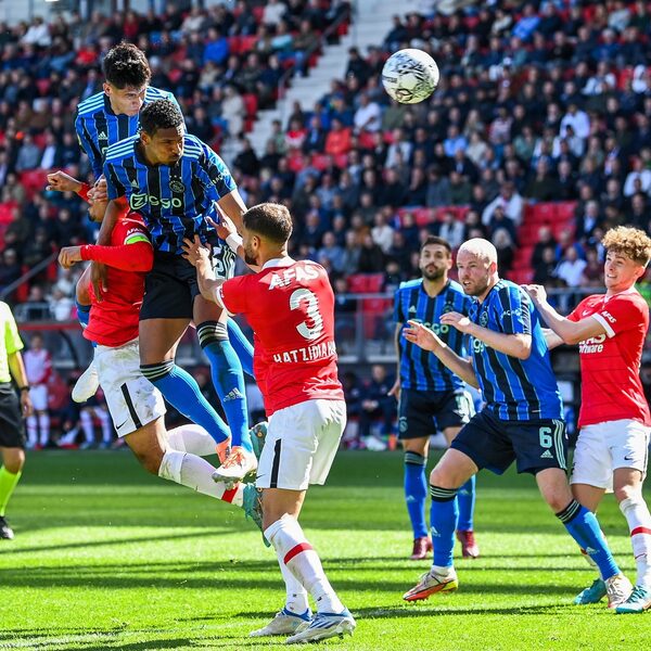 Late gelijkmaker brengt Ajax stapje dichter bij landstitel