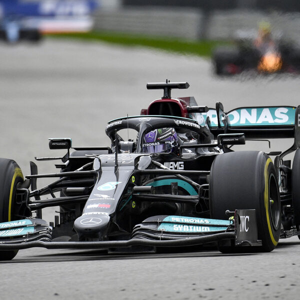 Honderdste Grand Prix-zege Hamilton, Verstappen tweede