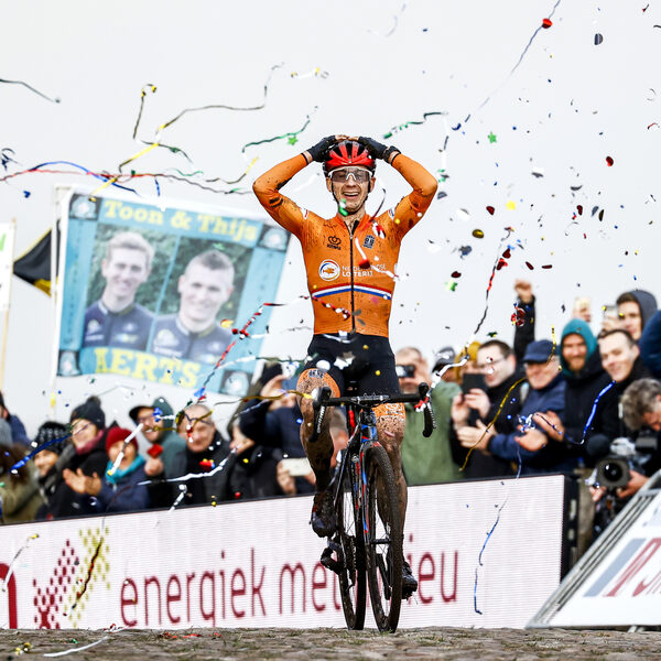 Lars van der Haar behaalt Europese titel veldrijden in Drenthe