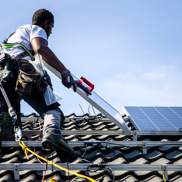 Techniek heeft 100.000 vacatures! Wie gaan straks al die zonnepanelen en waterpompen installeren?