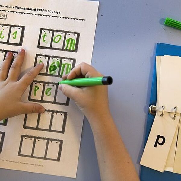 Meertalige opvoeding geeft kinderen geen taalachterstand: 'Ze hebben op school een kleine voorsprong'