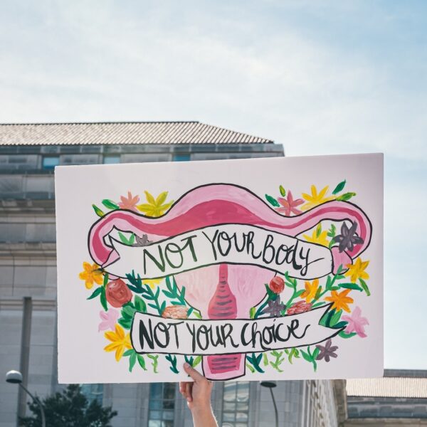 Abortuslied 'Kill the baby' zorgt voor Kamervragen