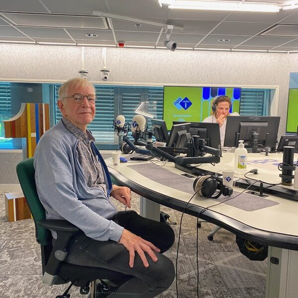 Dit is de man die al 16.000 keer 'Met het Oog op Morgen' aankondigde