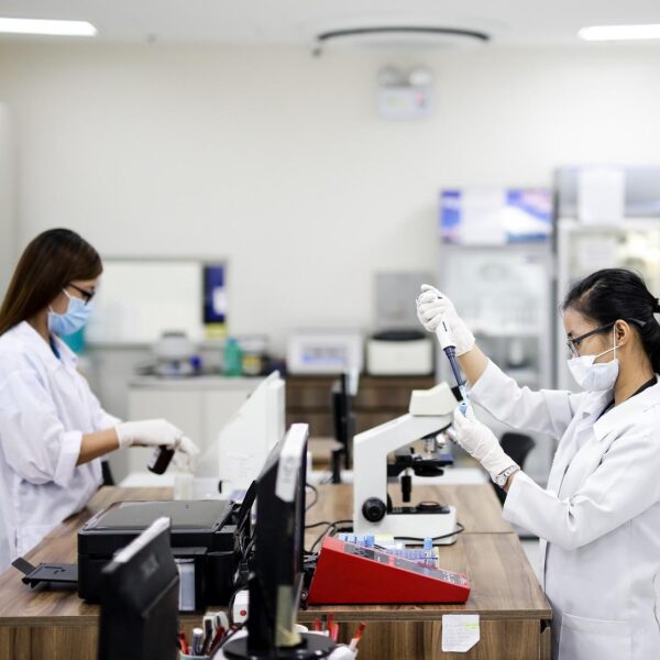 Deze drie mechanismen veroorzaken mogelijk Long Covid