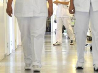 Hoge werkdruk, lage lonen: Ziekenhuismedewerkers leggen op 16 maart het werk neer