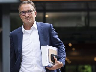 Ervaringsdeskundige Ros over vertrek Feyenoord-directeur: 'Het is stress, het is druk, het is akelig'