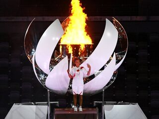 Olympische Spelen officieel geopend; olympisch vuur ontstoken door Osaka
