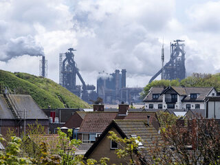 Podcast De Zomerdag: als je naast Tata Steel woont