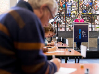 Hoeveel fout heb jij? Lees hier de nakijkinstructie van het Groot Dictee der Nederlandse Taal 2022
