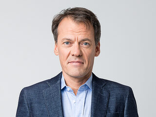 Tijs van den Brink niet meer te horen op NPO Radio 1 en in de podcast De Spindoctors