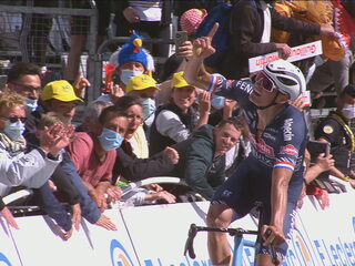 Zege en gele trui voor Mathieu van der Poel