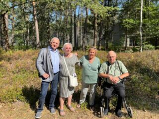 Onbekende Kinderen uit kamp Westerbork herdenken de oorlog samen in Bergen-Belsen