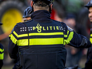 Burgers kunnen agenten controleren bij fouilleren: 5 vragen over deze nieuwe methode in Amsterdam