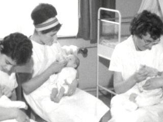 Afstandsmoeders staan in rechtszaak tegen over de staat: 'Vraag is of ze gebruik kunnen maken van uitzonderingsregel'