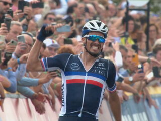 Julian Alaphilippe voor tweede jaar op rij wereldkampioen wielrennen, zilver Dylan van Baarle