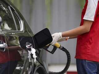 Laten mensen vaker de auto staan door hoge benzineprijzen?