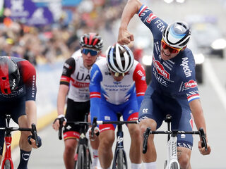 Mathieu van der Poel wint voor tweede keer Ronde van Vlaanderen