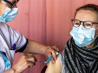 Viroloog Ab Osterhaus beantwoordt 5 vragen over het nieuwe coronavaccin Novavax