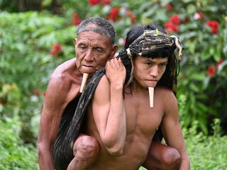 Zes uur je vader op je rug voor een coronaprik