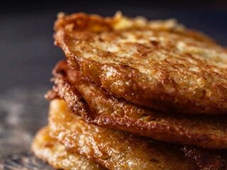 Oud brood over? Maak deze wentelteefjes met passievruchtjam en Griekse yoghurt