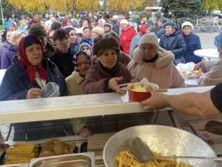 Brabantse frietbakkers bakken patat in Oekraïne: 'Ketchup is daar favoriet'