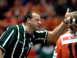 Oud-bondscoach Bert Bouwer kritisch op handbalbond: 'Te weinig mensen met kaliber'