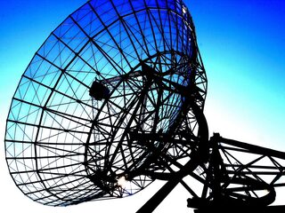 Drentse radiotelescopen als pleisterplaatsen van de Kosmische Komedie