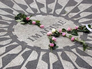 Imagine, al 50 jaar fenomenaal maar ook beladen en omstreden