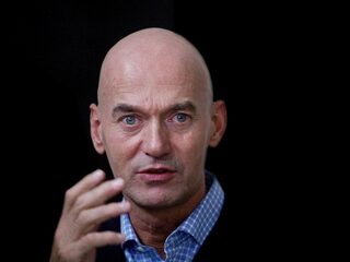 Hoe ga je om met de historische figuur Pim Fortuyn?