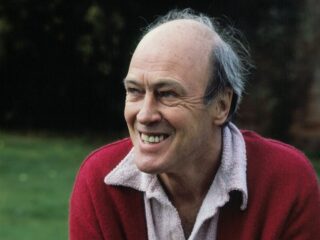 Stand.nl: 'Het aanpassen van de boeken van Roald Dahl is literaire verminking'
