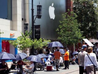 Spraakmakers duikt de archieven in: van de eerste iPhone tot een onbenullige Poetin