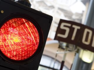 Alledaagse Vragen - Mag je een stoplicht omzeilen?