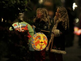 Naastenliefde en solidariteit: op zoek naar Sint Maarten anno 2022