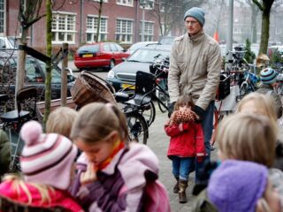 'Voor de kinderen zorgen is veel zwaarder dan betaald werk'