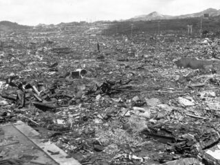 Minister Dijkgraaf over atoombomuitvinder Oppenheimer: Hij droeg te veel geschiedenis op zijn schouders