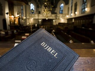 'Onze ouder die in de hemelen zijt'?