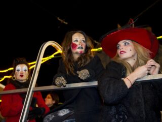 'Tussen complotdenken van nu en heksenjachten van toen zijn best parallellen te vinden'