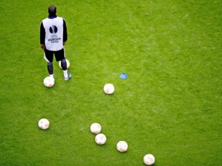 Podcast De Dag: Pssssst, voetbalclub kopen?
